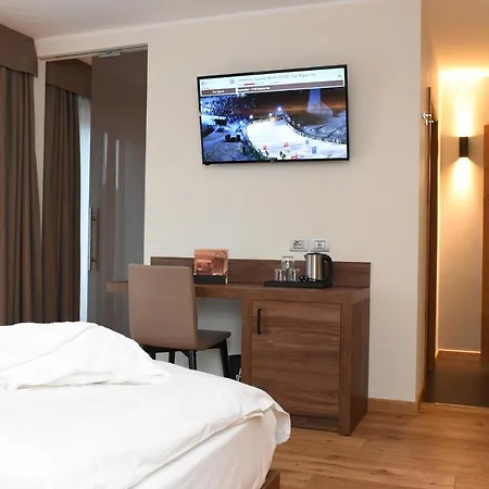 Hotel Dolomeet Boutique 4*