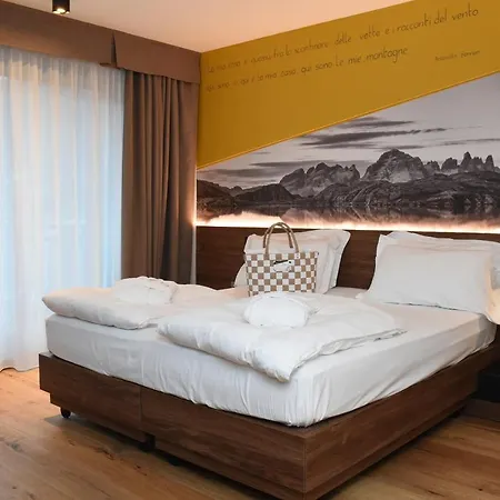 Hotel Dolomeet Boutique 4*