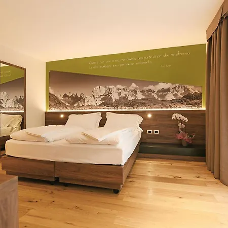 Hotel Dolomeet Boutique 4*