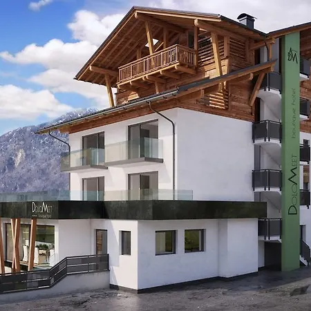 Hotel Dolomeet Boutique 4*